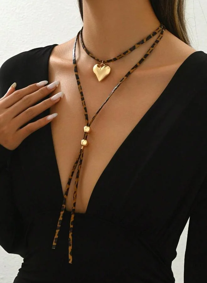 تايك تو عقد بقلادة على شكل قلب وطبعة نمر